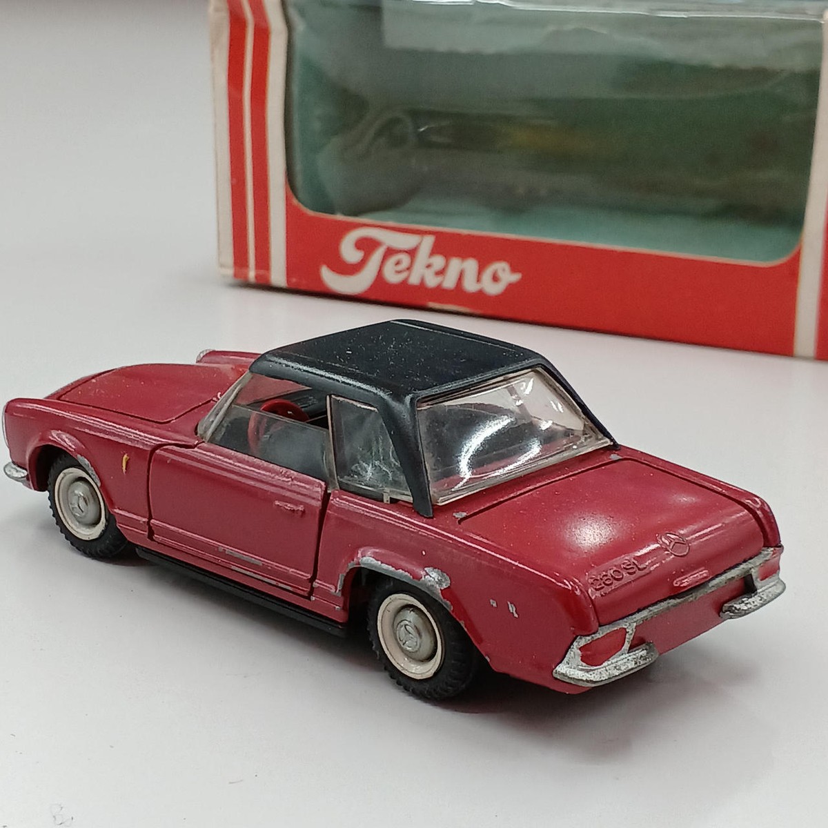 ミニカー TEKNO NO.723 MERCEDES - BENZ 190 ミニカー TEKNO NO.723 MERCEDES - BENZ 190 TEKNO NO.723
