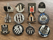 12nr DIFFERENT NEWCASTLE UNITED FC - BADGES (E)