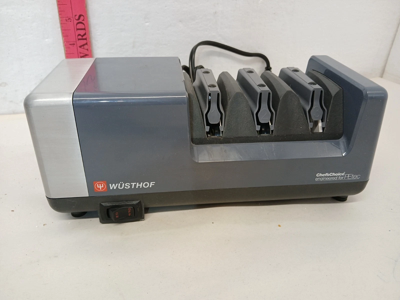 Wusthof Chef’s Choice Model 2933 PEtec 3 Stage Electric Knife Sharpener Tested