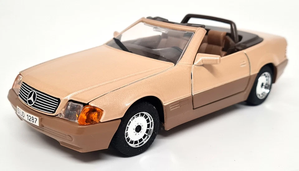 Majorette 1/24 - Mercedes Benz 500 SL Convertible Tan Diecast Scale Model Car - Image 2 of 4