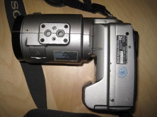 Sony Cyber-shot DSC-F707 5.0 MP Digital Camera - Picture 9 of 12