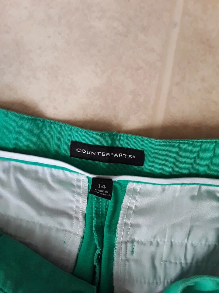Pantalones cortos verdes para mujer Counterparts talla 14 Foto 2 de 3
