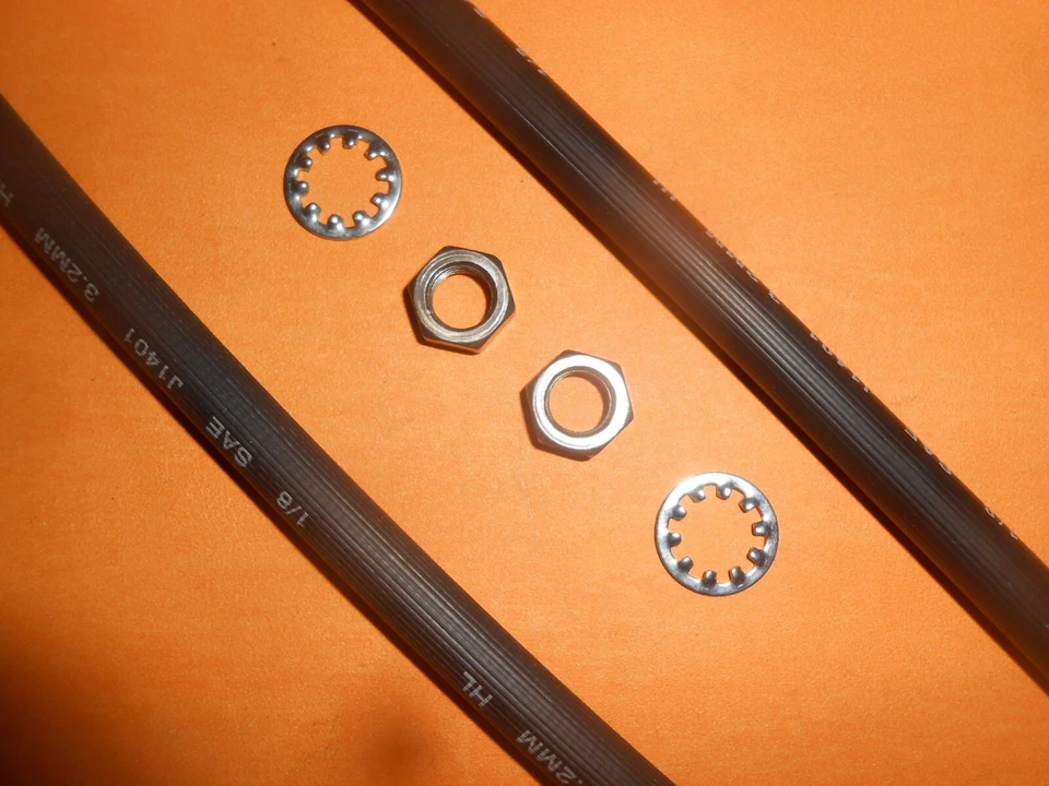 PAR MANGUERAS FRENO DELANTERO VOLVO P1800 (1960-1970) Foto 2 de 3