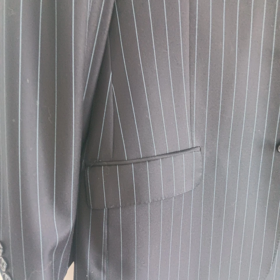 COMO NUEVO Impresionante Traje ZANETTI 44R 36W x 29L Azul Marino con Rayas Azules 3 Botones-Usado Una Vez Foto 3 de 4