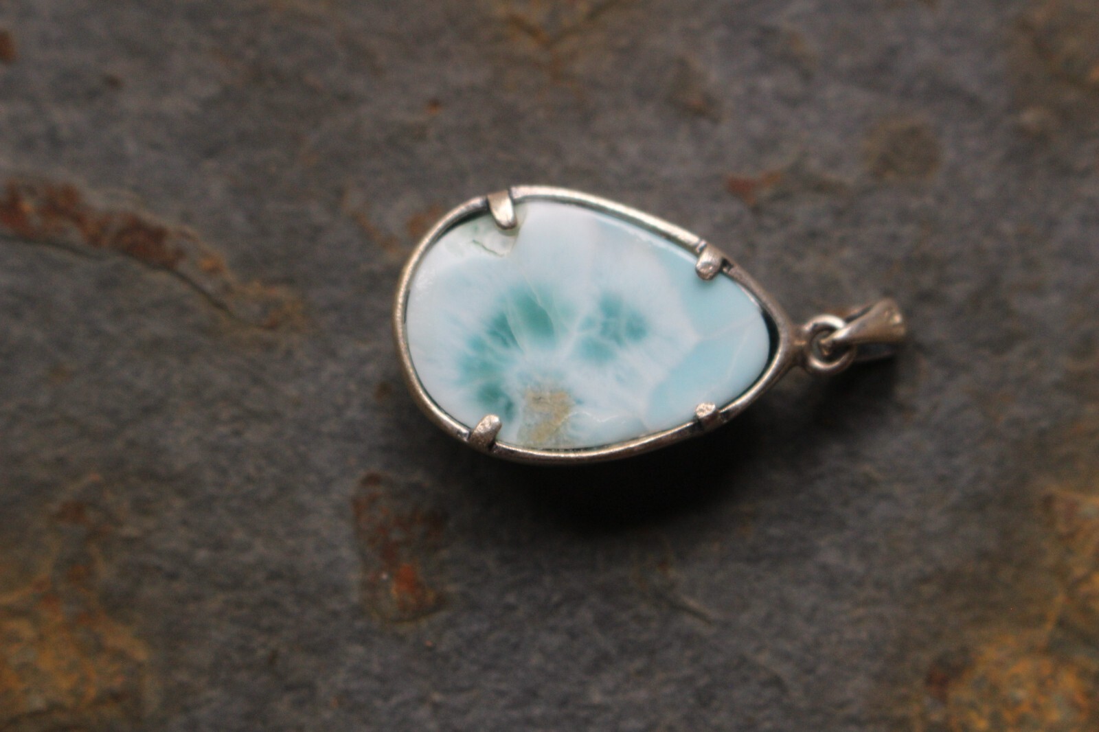 Pendentif goutte larimar Blue Stone en argent pour vos tenues d'été