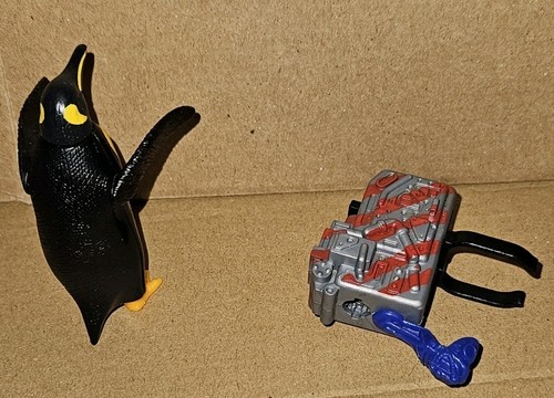2 Batman Returns Penguin Comandos With Backpacks Kenner Action Figures 1991 - Picture 11 of 11