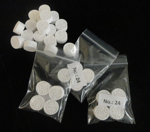 SET BESTEHEND AUS ACHT (8) KLEINEN NETZGEFORMTEN ALUMINIUMOXID-FILTERSETTERN Nr.: 24 - Bild 1 von 8