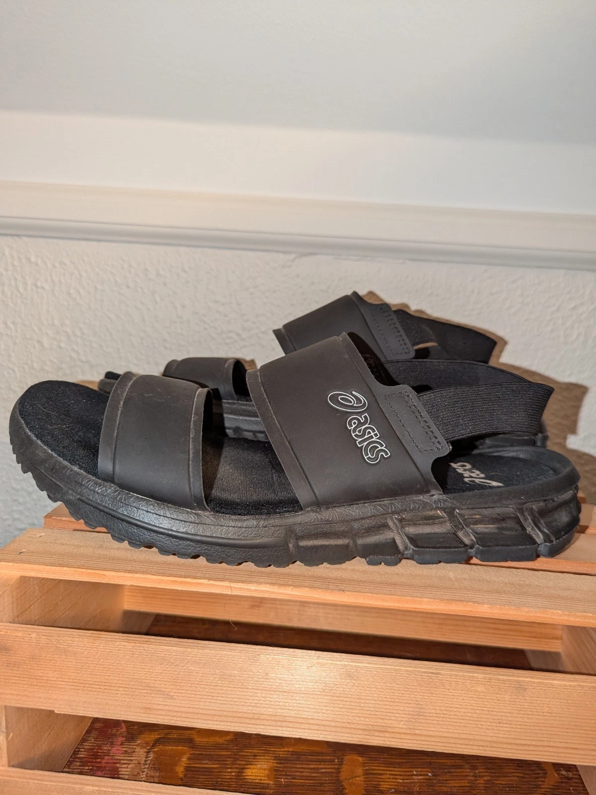 ASICS Gel Quantum 90 sandali donna neri 2 cinturini ecopelle con fibbia posteriore taglia 10