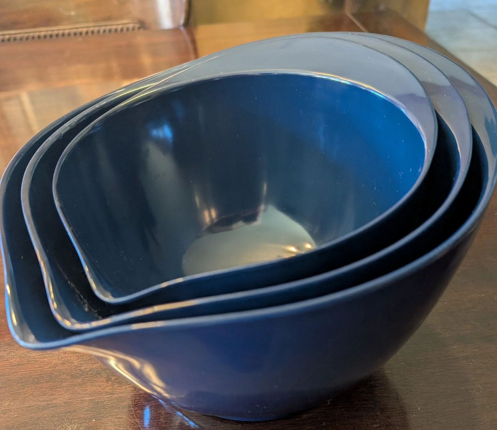 Williams Sonoma Navy Melamine Nesting Mixing Bowls Pour Spout Non-Slip Set Of 3
Opens in a new windo