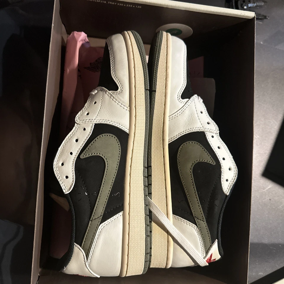 Talla 12W/10.5M - Jordan 1 Retro OG x Travis Scott Low Olive W (USADO) Foto 2 de 4