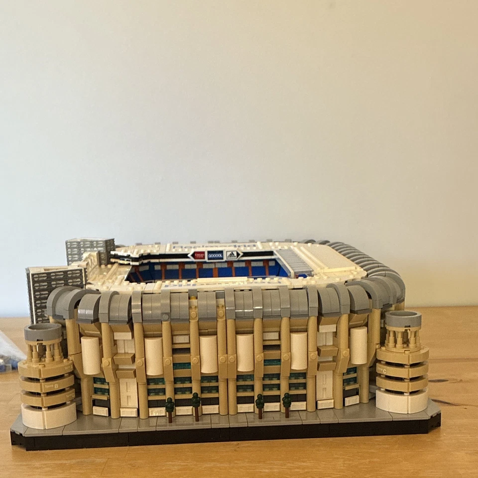 LEGO Icons 10299 Real Madrid – Santiago Bernabéu Stadium, photo 4 of 5