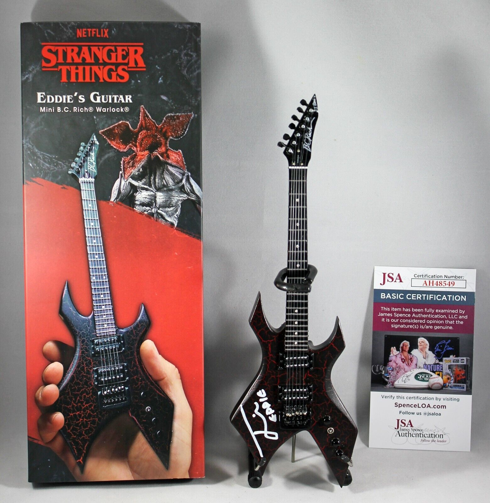 Almofada Formato Guitarra Eddie Munson - Stranger Things