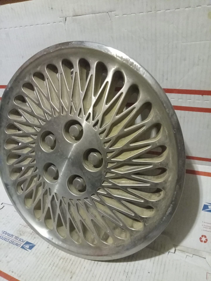 (1) OEM 1993-1994 Chrysler Lebaron New Yorker 14" Hubcap Wheel Cover 4626089 - Image 2 of 4