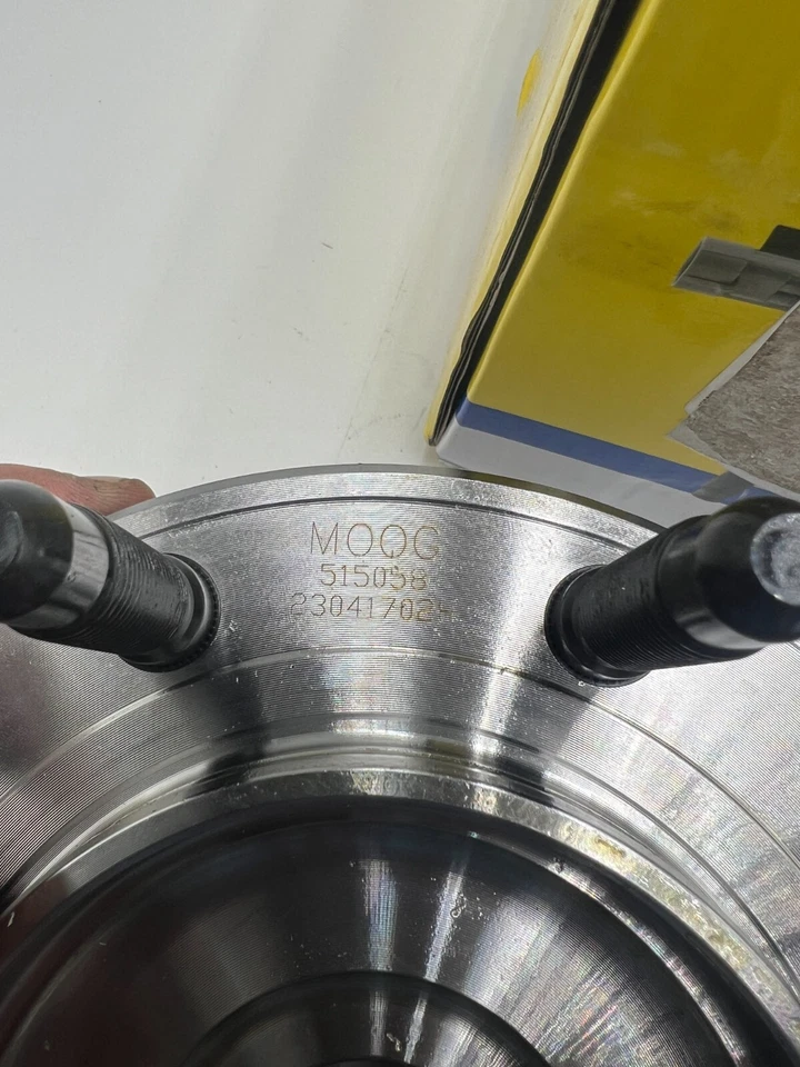 Conjunto de buje y cojinete de rueda Moog 515058 para Chevrolet Silverado 2500 HD 2002 Foto 4 de 4