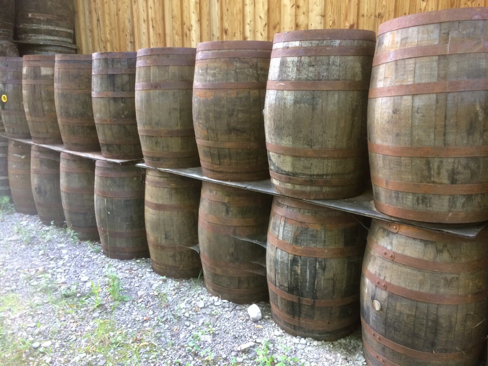Stehtisch Holzfaß Whiskyfaß Faßtisch gebraucht Whisky Eichenfaß Tischfaß Tisch - Bild 4 von 4