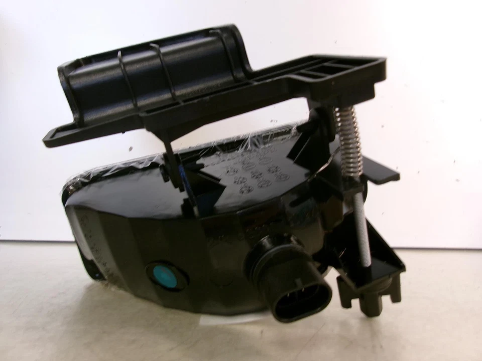 Luz antiniebla halógena Rh para pasajero Chevrolet Silverado Suburban 1999-2006 Foto 3 de 4