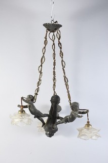 O07J01 Figürliche Deckenleuchte mit Putti Glas Schirme 3 armig 20er Jahre