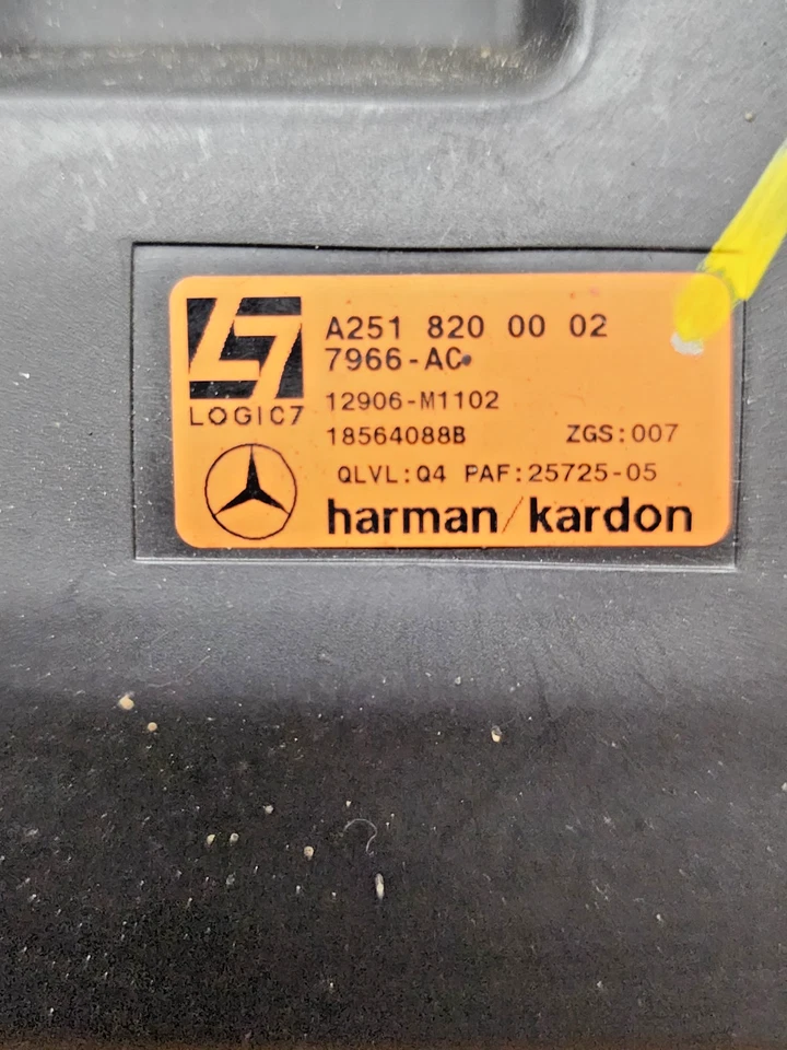 Subwoofer trasero Harman Kardon A25182000 fabricante de equipos originales Mercedes-Benz Clase R R350 2006-2011 Foto 2 de 4