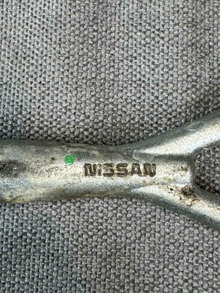 Gancho de remolque Nissan Cube Factory Rogue 370Z Versa ojo de parachoques atornillado OEM Foto 4 de 4