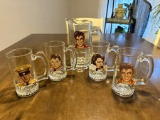 ELVIS PRESLEY GLASS PITCHER WITH SET OF 4 GLASS MUGS WITH PORTRAITS
