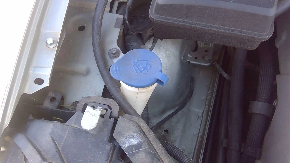 04 14 Volvo Xc90 Windshield Washer Fluid Reservoir With Pump Wiper