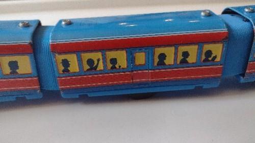 Schylling FAO Schwarz Express Streamliner Wind-Up Tin Train ๐ Works โข Runs GC - Picture 13 of 21