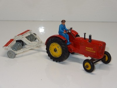 DINKY 300 MASSEY HARRIS TRAKTOR & SCHEIBENEGGE ( 409 )