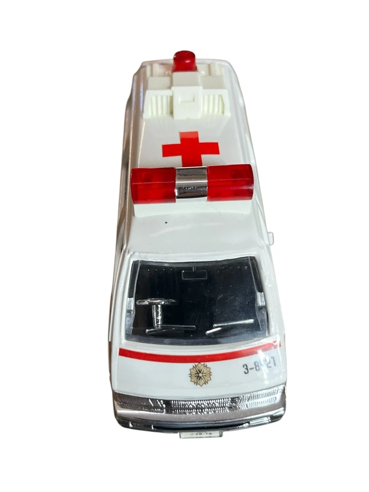 Ambulancia Toyota HiAce japonesa diecast años 80 modelo de metal diapet Foto 3 de 4