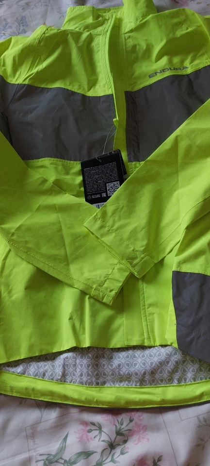 Endura Women's Urban Luminite EN1150 Waterproof Jacket Size S - Image 4 of 4