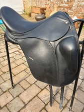 dressage saddle, Loxley by Bliss, 17 inch medium width. Lightly used, excellent