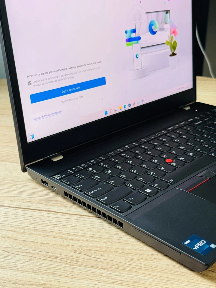 Lenovo ThinkPad T15p Gen 3 | i7-12800H/ 32GB RAM | 1TB SSD | RTX 3050 4GB/15.6" - Image 3 of 4