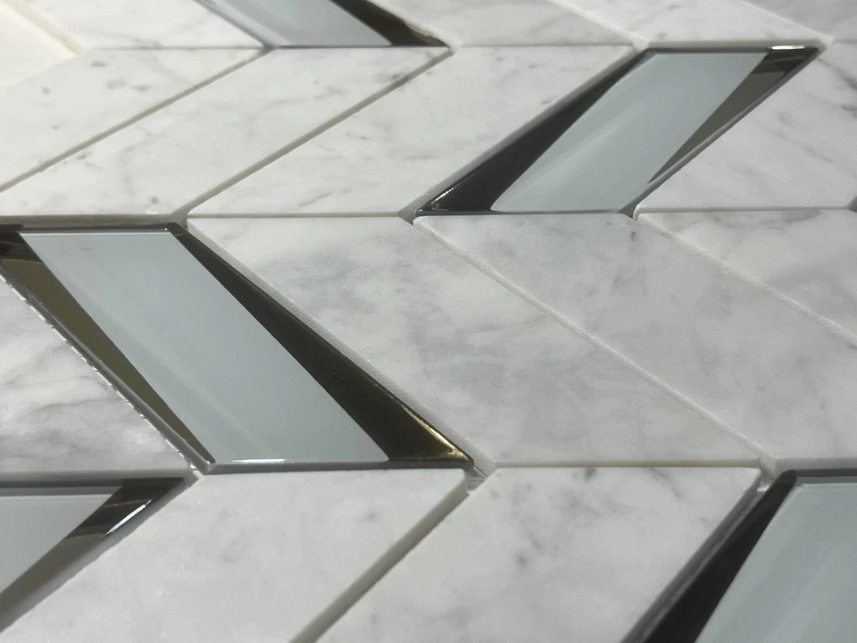Azulejo de mosaico de vidrio de mármol blanco/plateado Carrara S17 cocina baño pulido Foto 3 de 4