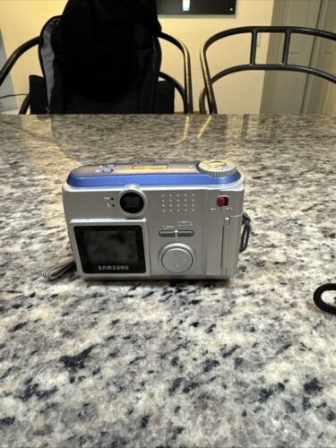 Samsung Digimax 200 2.1 Mega Pixels Digital Silver Camera Tested & Works Well - Picture 3 of 7
