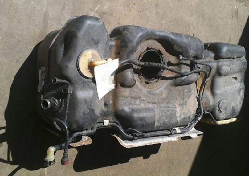 2005-2008 Chevy Tahoe 5.3L Fuel Gas Tank Assembly 26 Gallon W/o Cap OEM - Image 2 of 4