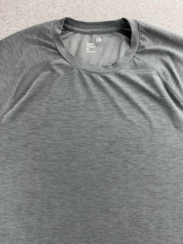 Camiseta de rendimiento Gap para hombre ropa deportiva ajuste hueco todo el día talla XL carbón Top Foto 3 de 4