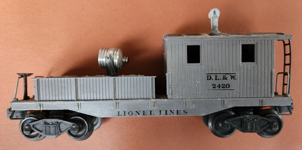 Postwar Lionel 2420 Lionel Lines  D. L. & W. 2420 Searchlight Wrecking Car - Image 3 of 4