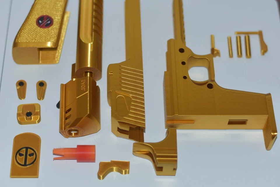 Deadpool & Wolverine Deagles X2 Gold Guns Replica Props For Cosplay Unofficial - Immagine 4 di 4