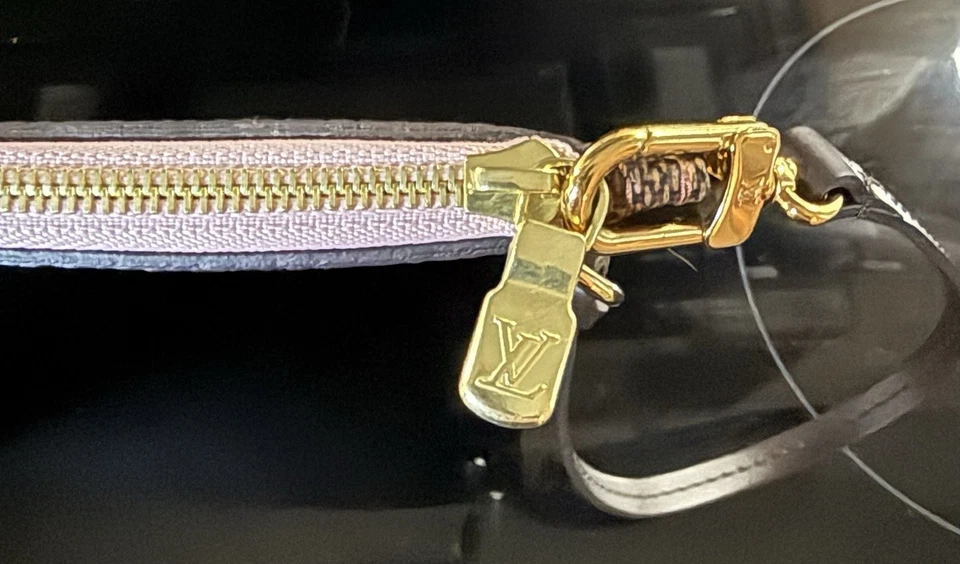 Bolsa Louis Vuitton Wristlet Damier Plane marrom com rosa pálido - Imagem 4 de 4