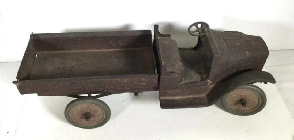 Vintage 1920's Buddy L Pressed Steel Chain Lift Dump Truck Unrestored Original  - Image 2 of 4