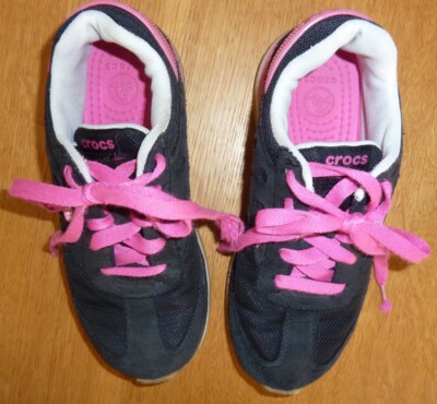 Schuh Gr. 33 Halbschuh Sneaker Turnschuh CROCS Gr J2 ca. 21cm 