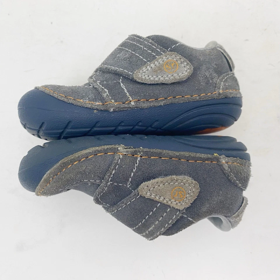 Zapatilla deportiva Stride Rite Kellen gris gamuza niños talla 4M Foto 4 de 4