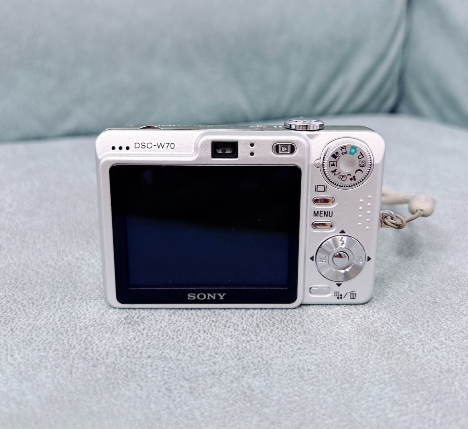 Sony Cyber-Shot DSC-WX70 16.2MP f/2.6 Compact Digital Camera