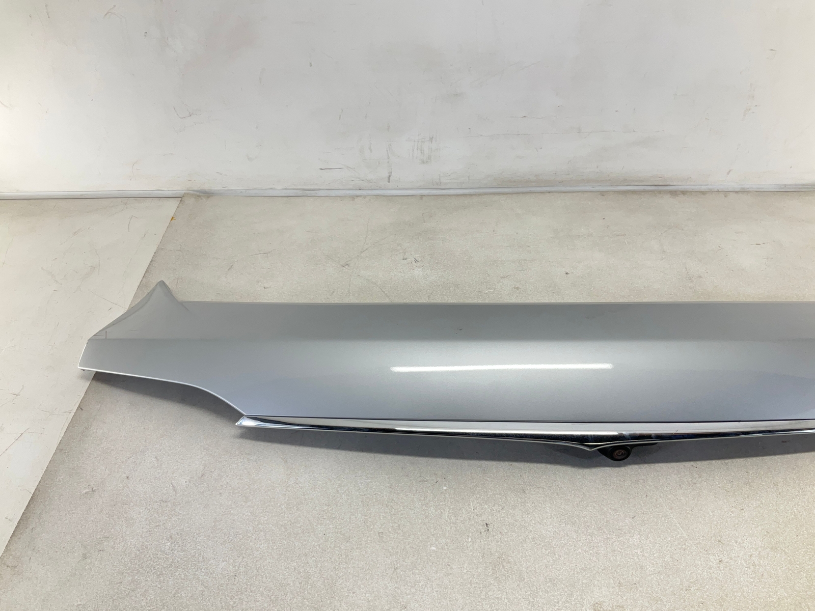 17-20 MASERATI Levante Rear Liftgate Tailgate Spoiler w/ Camera OEM