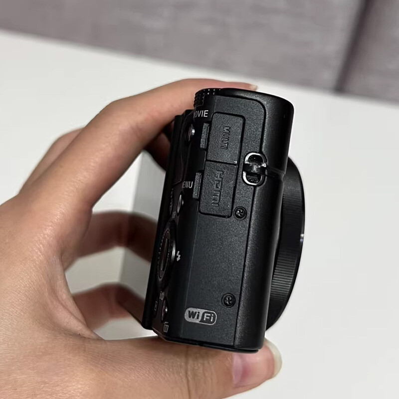 ほぼ未使用　Cyber-shot DSC-RX100M3 Sony Cyber-shot DSC-RX100 III 20.2MP 2.9x Zoom Compact Digital