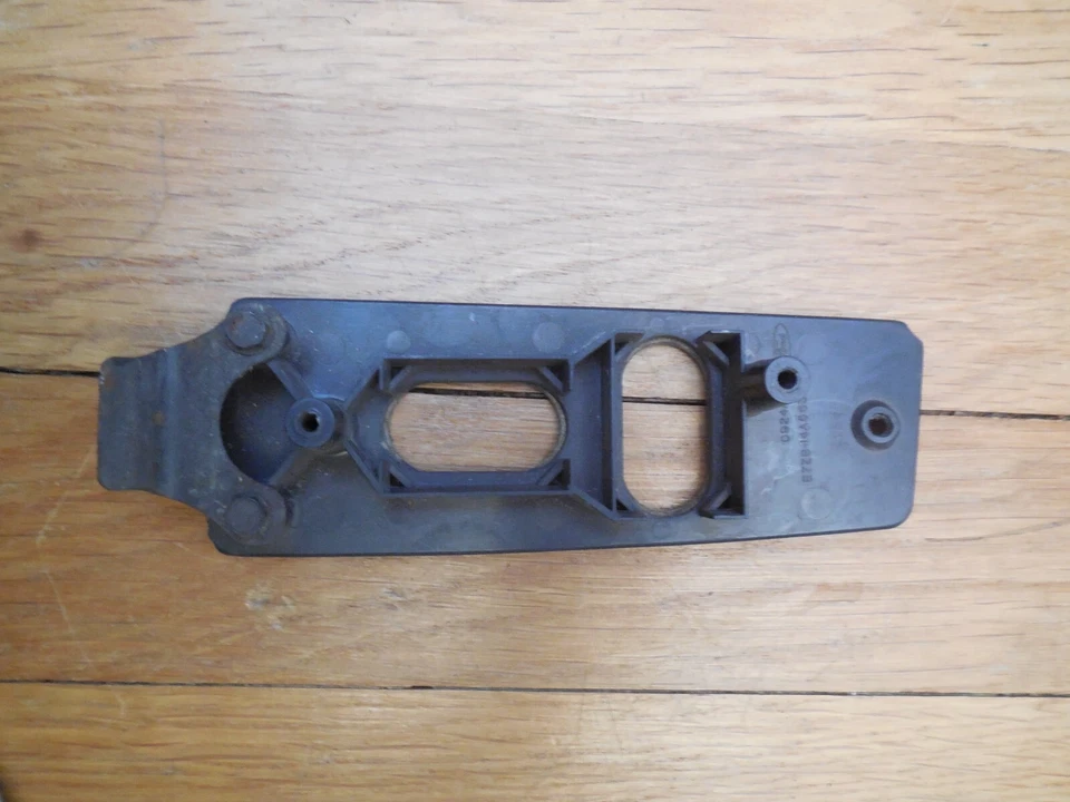 Cerradura de puerta eléctrica y bisel E7ZB-14 1987-1993 Ford Mustang original usado Foto 3 de 4