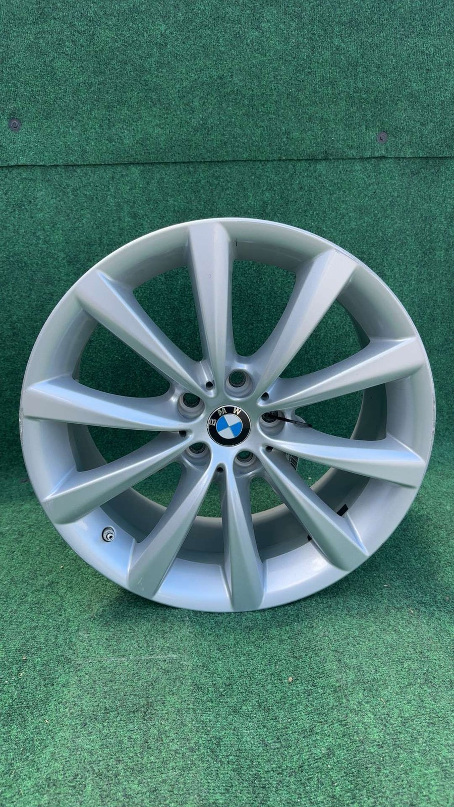 BMW WHEEL 8JX18 5 spoke V spoke OEM 36116867338