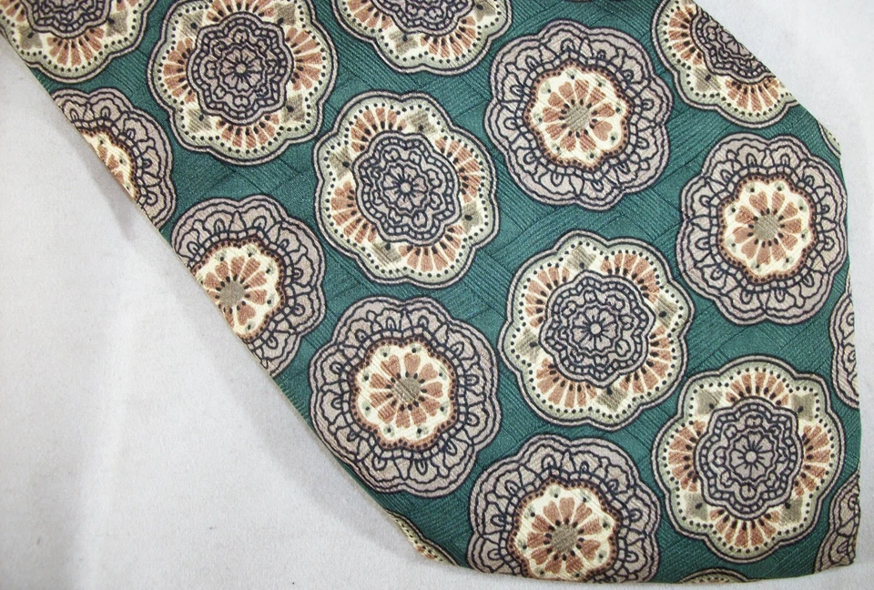 Corbata DIPLOMAT Verde y Beige Flores Floral Seda 57" Largo x 4" Ancho (F030) Foto 2 de 3