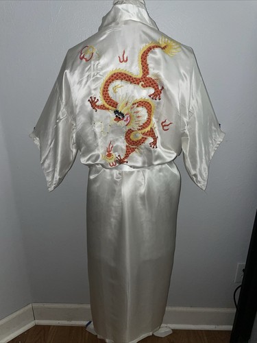 NEW Golden Dragon 100% Silk Hand Embroidered Long Shiny White Kimono Robe M NWT - Picture 2 of 19