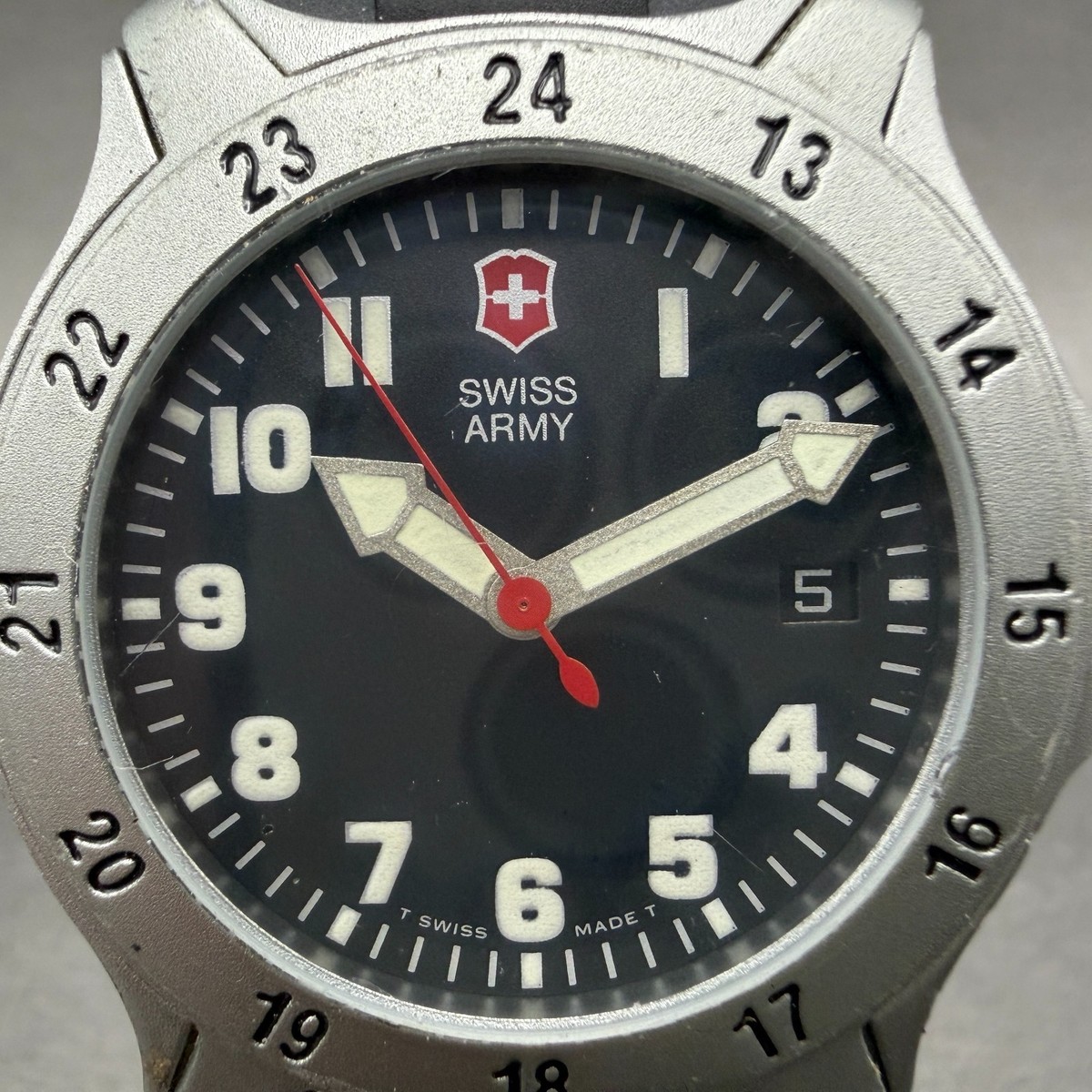 Swiss Military Seaforse Mens Watch 39mm Black Dial Silver Tone New Battery 8.25\