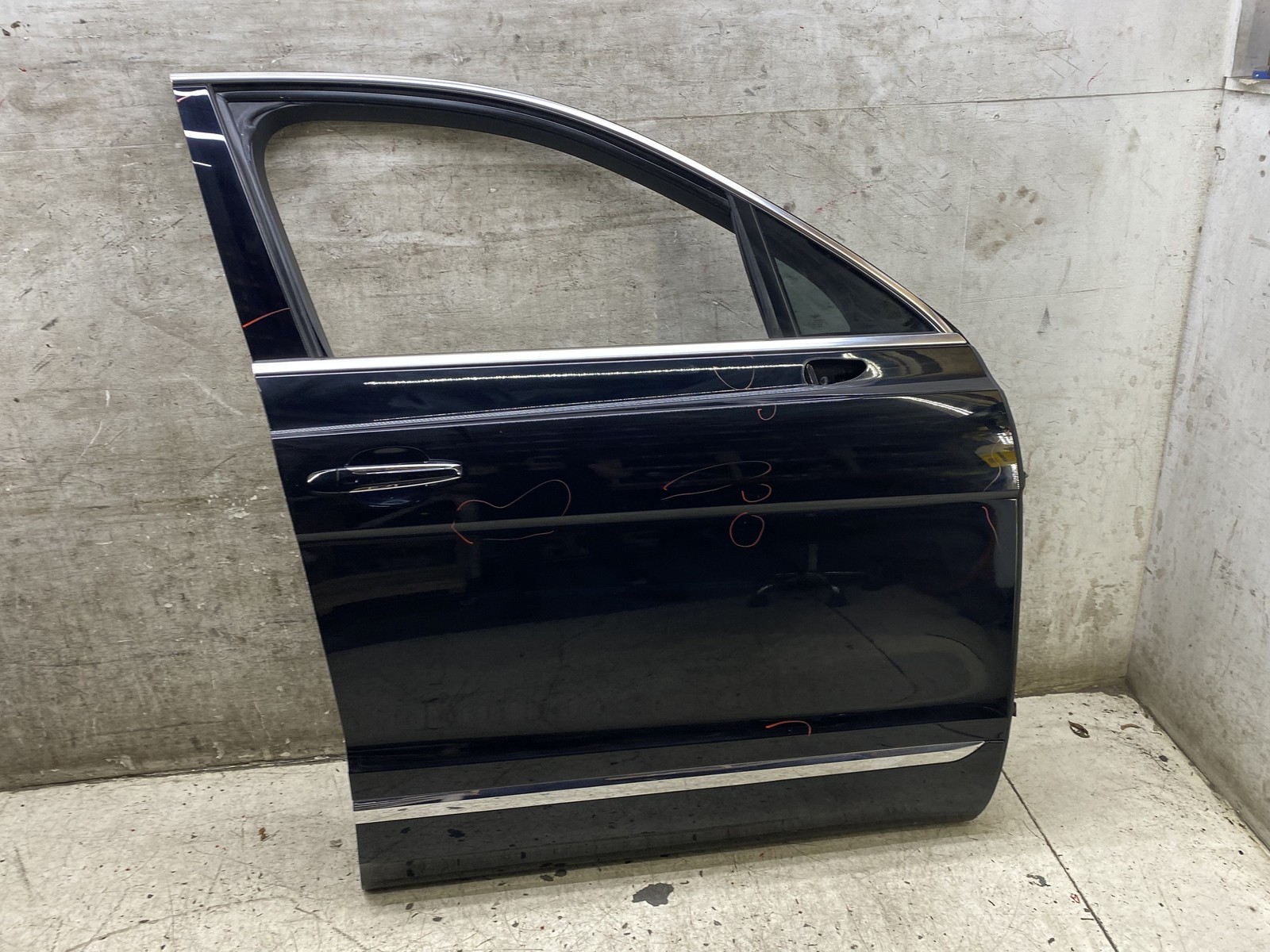 2015-2020 BENTLEY BENTAYGA OEM RH FRONT RIGHT PASSENGER DOOR SHELL W/O GLASS